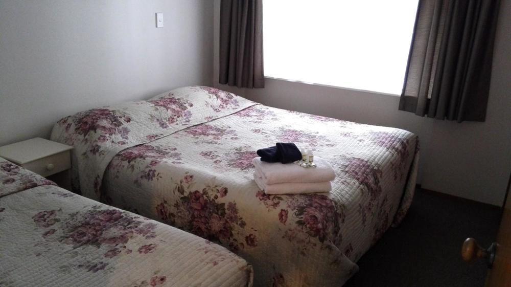 Browns Bay Olive Tree Motel & Apartment Okura Bush Exterior photo